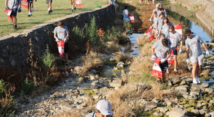 Drury students plunge into the school year with service